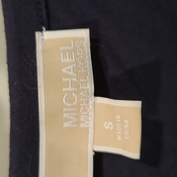 Michael Michael kors  long sleeved shirt.  Size M - Picture 3 of 4